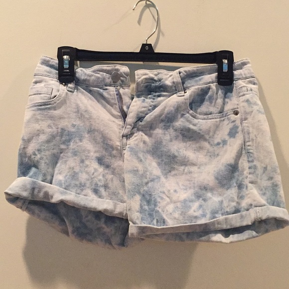 Light wash denim shorts - Picture 1 of 3